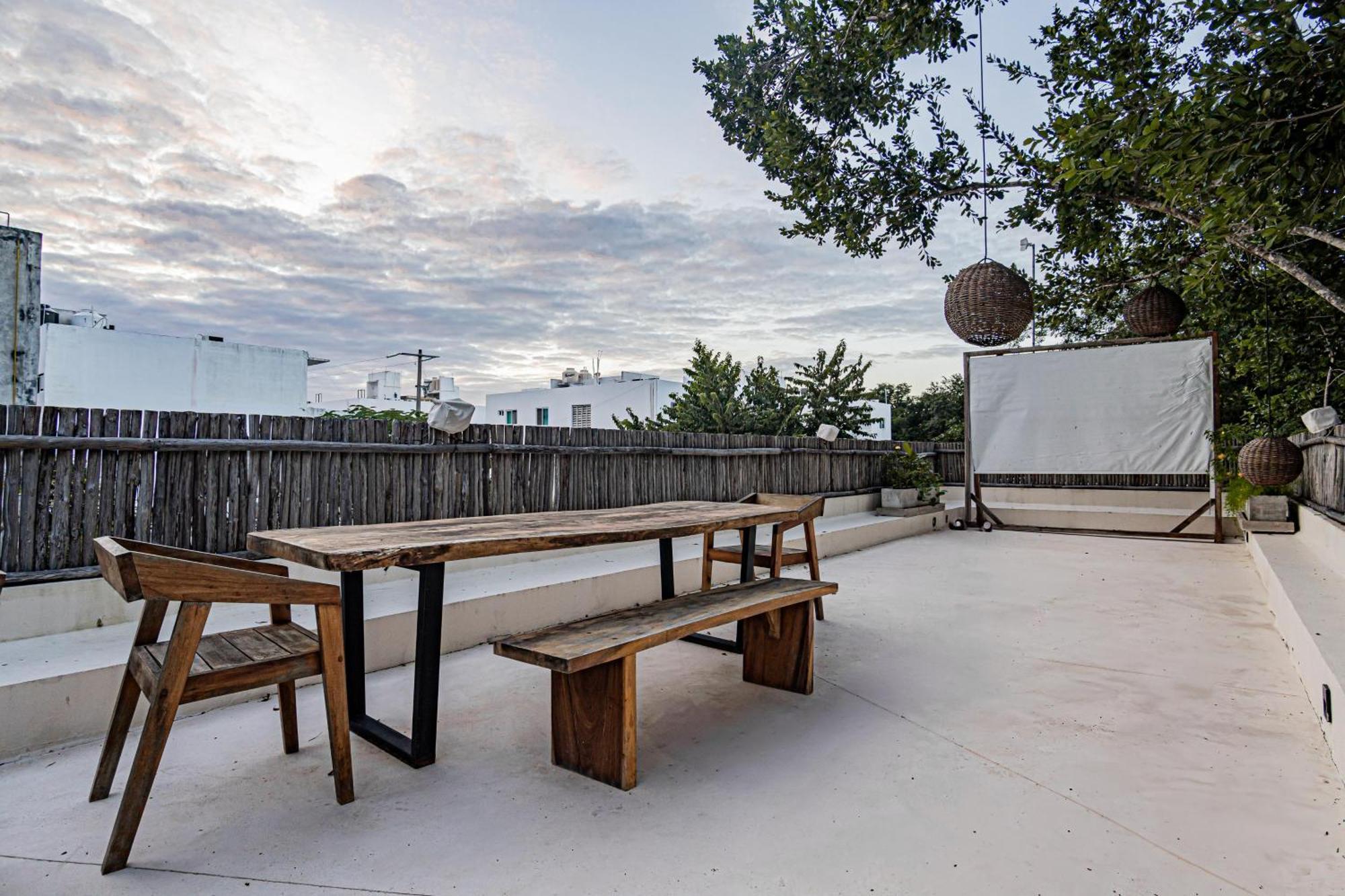 Downtown Delight -roof With Pool & Bbq & Jungle Gym Apartment